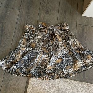 Snakeskin skort